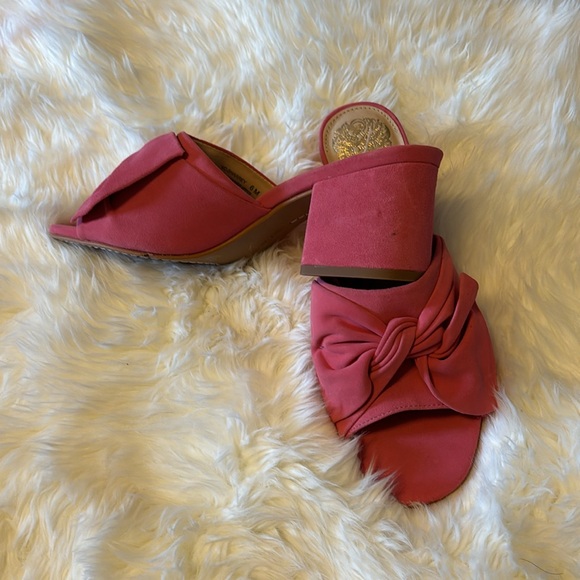 VINCE CAMUTO Kitten Heels 👠 - Picture 7 of 8